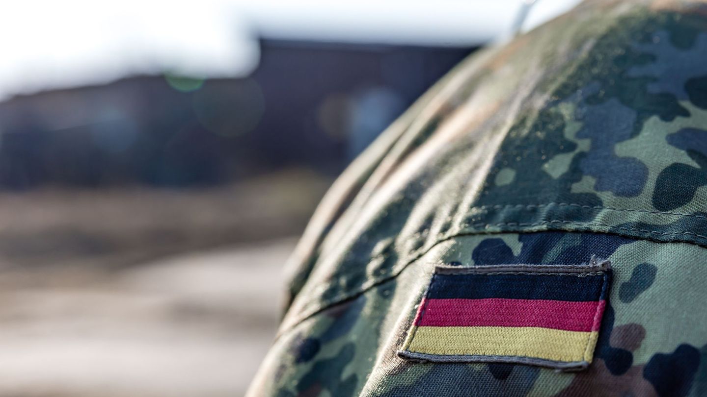 Die Bundeswehr will Bescheid wissen, wo sich mögliche Wehrdienstleistende aufhalten. (Symbolbild) Foto: Frank Hammerschmidt/dpa