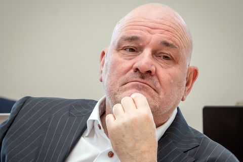 Robert Crumbach bringt ein Alkoholverbot im Regionalverkehr ins Spiel. (Archivbild) Foto: Soeren Stache/dpa