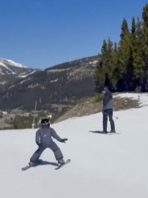„Ich bin so stolz“: Herzogin Meghan zeigt Prinz Harry mit Archie beim Skifahren