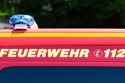 Die Polizei ermittelt nun, warum das Feuer in dem Fachwerkhaus ausbrach. (Symbolbild) Foto: Michael Matthey/dpa