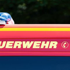 Die Polizei ermittelt nun, warum das Feuer in dem Fachwerkhaus ausbrach. (Symbolbild) Foto: Michael Matthey/dpa