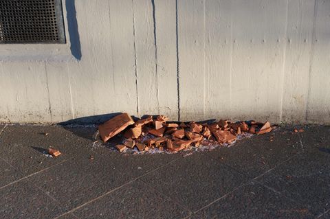 Die Spuren des Unfalls am Berliner Vinetaplatz