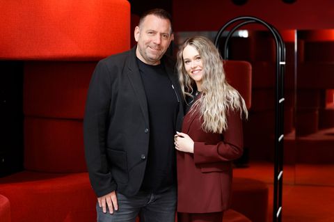 Ikke Hüftgold und Nina Reh wollen heiraten. (Archivbild) Foto: Thomas Banneyer/dpa