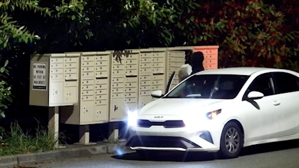 „Hat ihm noch zugewunken“: Diebe räumen Briefkästen vor Anwohnern leer