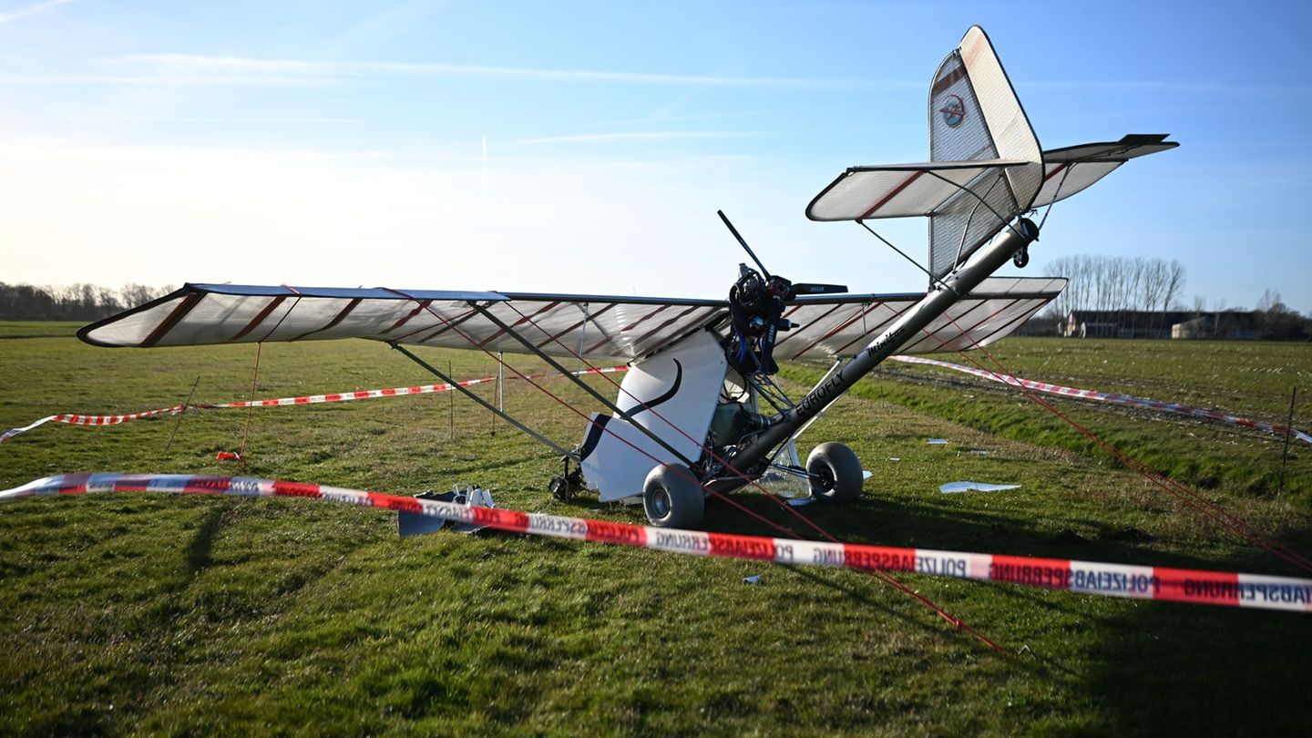 Direkt nach dem Start: Leichtflugzeug stürzt ab - Pilot tödlich verletzt