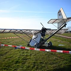 Der Pilot kam bei dem Absturz ums Leben. Foto: Lars Penning/dpa