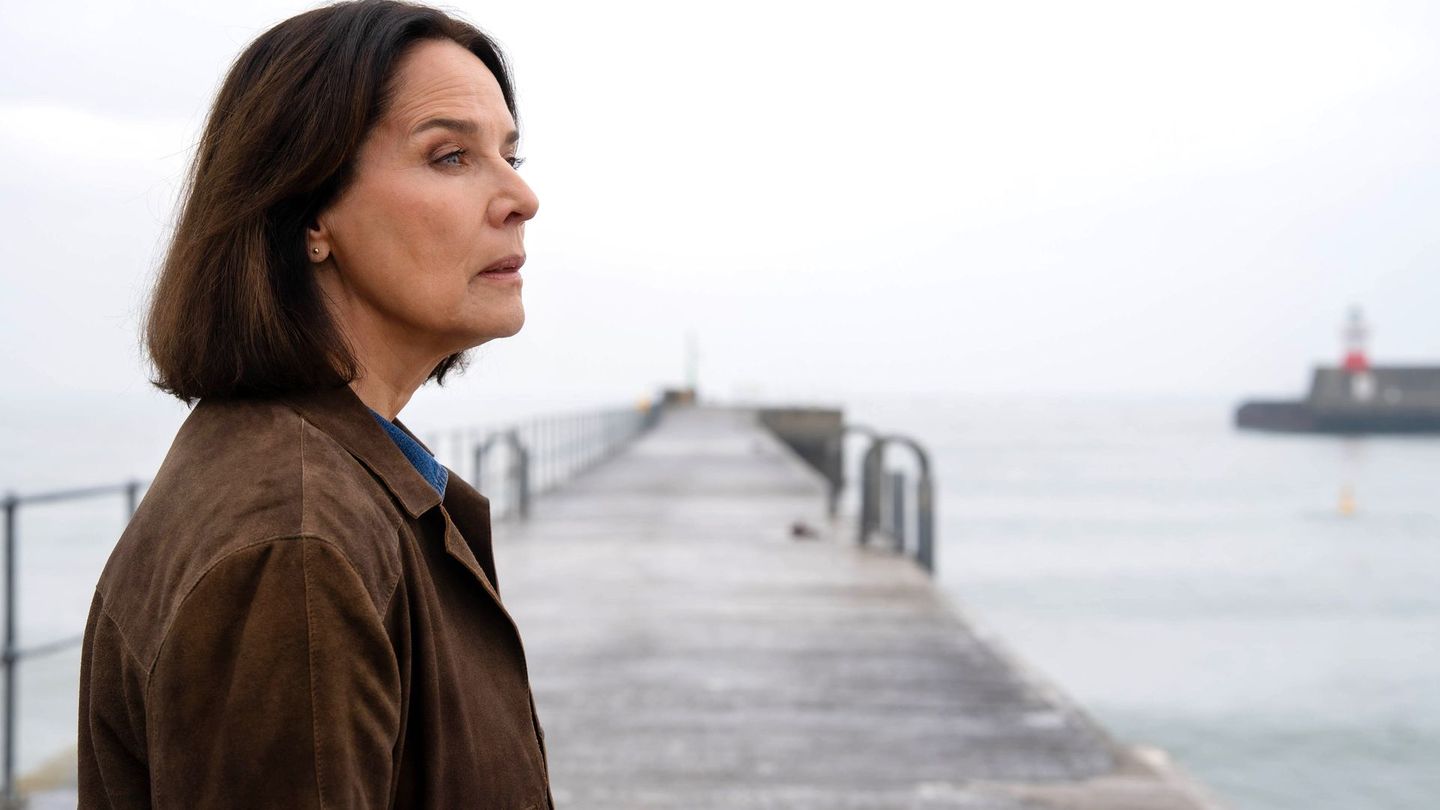 Kriminalpsychologin Cathrin Blake (Désirée Nosbusch) geht der Fall sehr nahe. Als Frau, die selbst Gefahr läuft, Opfer männlicher Gewalt zu werden, aber auch als Bekannte der ermordeten Orla.