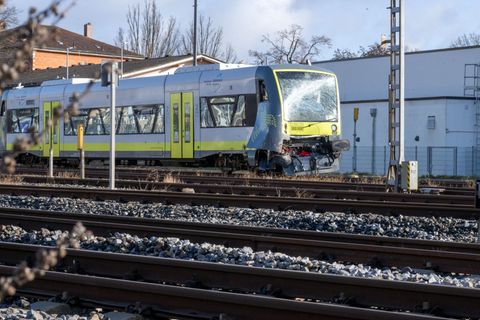 Die Ermittlungen zur Unfallursache laufen. Foto: Pia Bayer/dpa