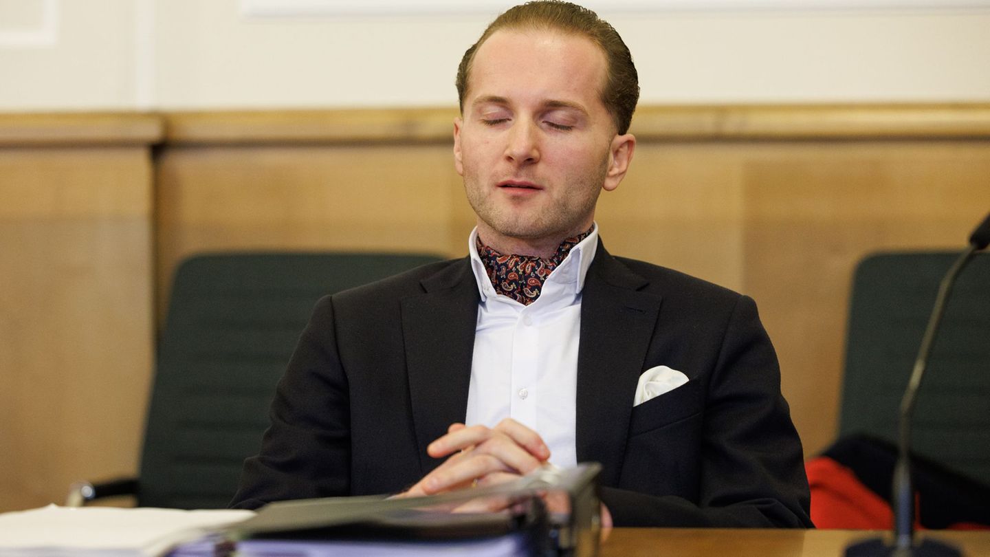 Nach der Verbüßung einer Freiheitsstrafe unter anderem wegen bandenmäßigen Betrugs kommt Hendrik Holt in einer ARD-Dokumentation