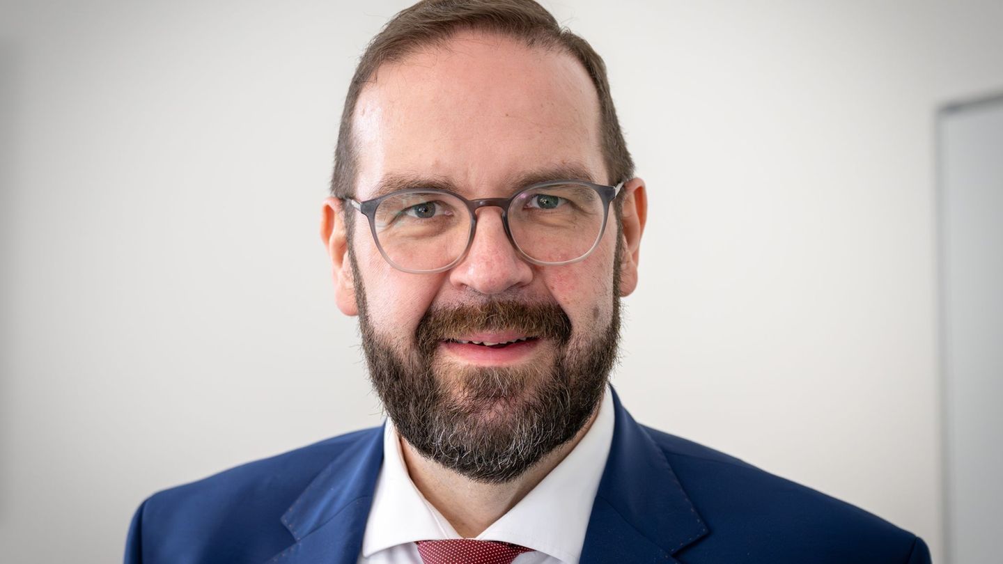 Brandenburgs Sportminister Gordon Hoffmann (CDU) äußert sich zur Frage seines Lieblings-Fußballvereins. (Archivbild) Foto: Soere