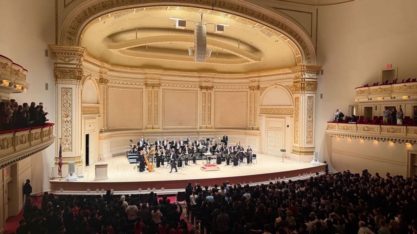 Sächsische Töne in New York: Das sächsische Blasorchester tritt in der Carnegie Hall auf. Foto: Anne Pollmann/dpa