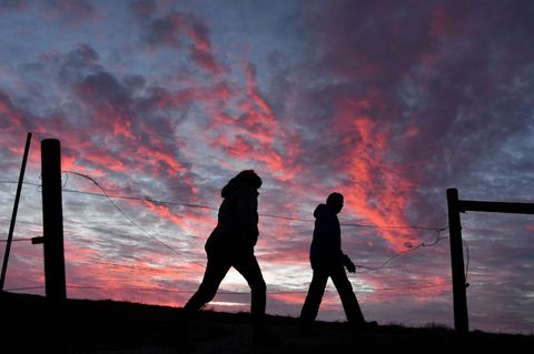 Als Paar am Berg unterwegs - bringt das Probleme? (Symbolbild) Foto: picture alliance / Felix Kästle/dpa