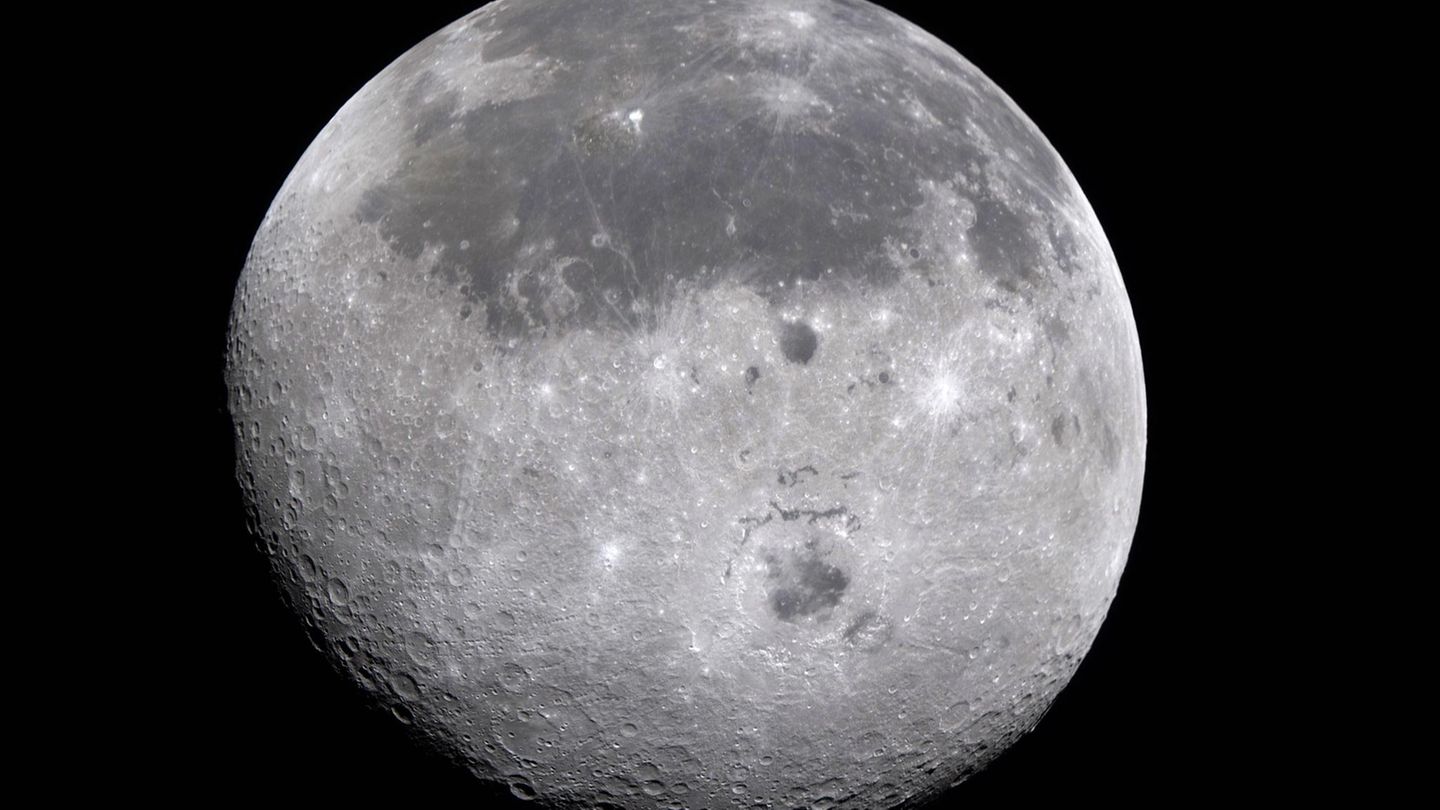 Bei der Mission „Artemis 2“ entstanden neue Aufnahmen wie diese, auf der die Vorderseite des Mondes zu sehen ist