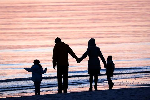 Zwischen dem Alter von Geschwistern liegen im Schnitt rund drei Jahre. (Symbolbild) Foto: Bernd Wüstneck/dpa-Zentralbild/dpa