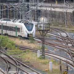 Zwischen Dresden und Zwickau kommt es zu Verzögerungen. (Archivbild) Foto: Sebastian Kahnert/dpa
