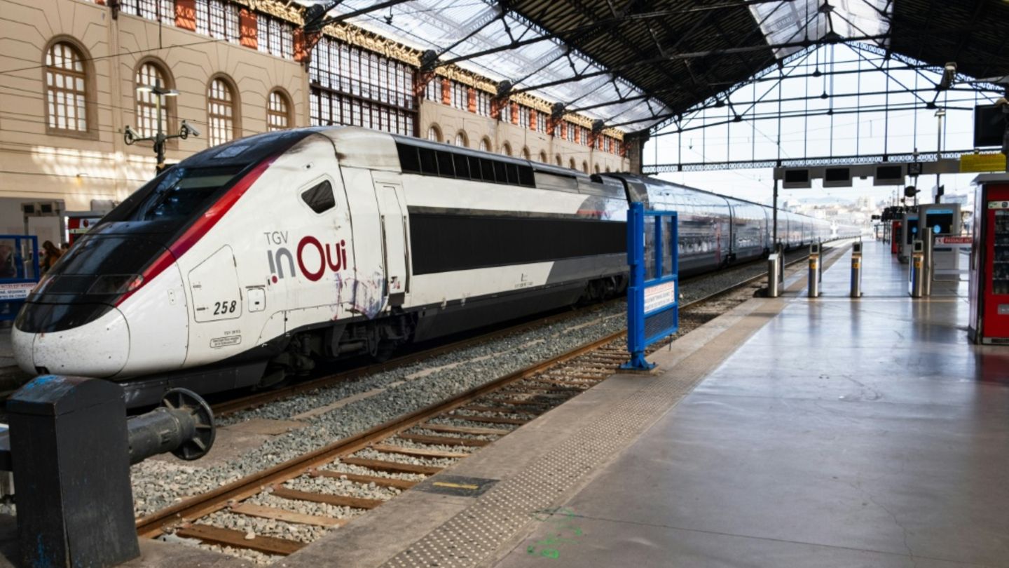TGV kollidiert mit Lastwagen in Frankreich - ein Todesopfer