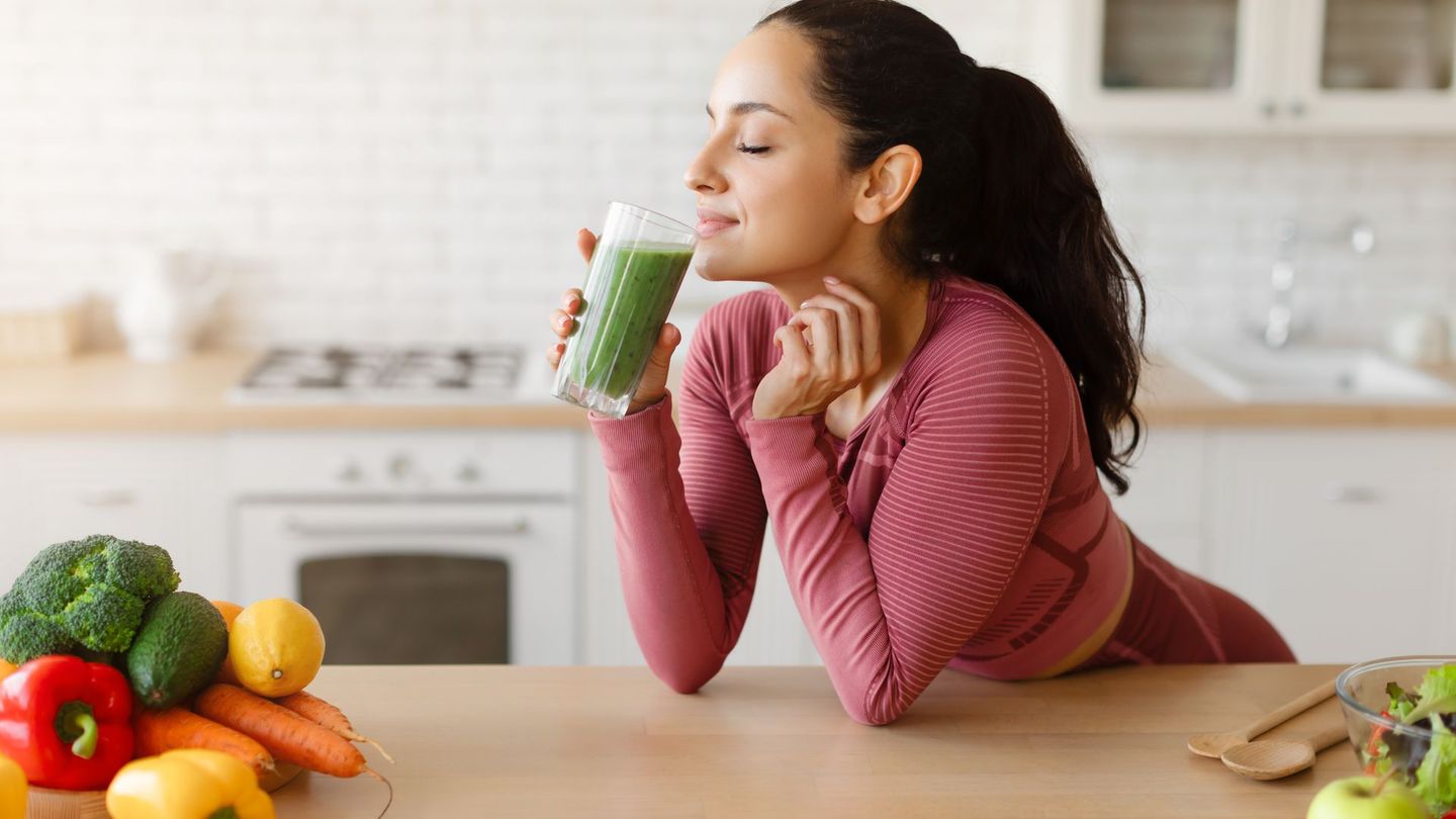 Bieten Sie Ihrem Körper besser die richtigen Lebensmittel mit gesunden Nährstoffen, als trendige Detox-Kuren.