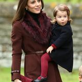 Kate und ihre kleine Tochter 2016 beim Weihnachtsgottesdienst in Bucklebury, Berkshire