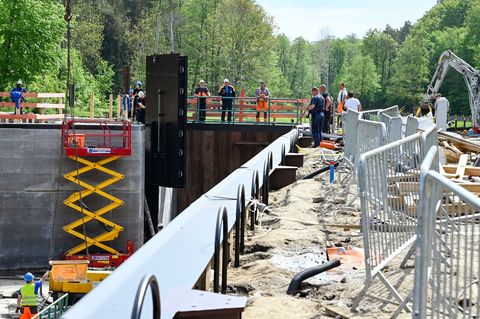 2022 wurde die Schleuse in Betrieb genommen. (Archivbild) Foto: Jens Kalaene/dpa