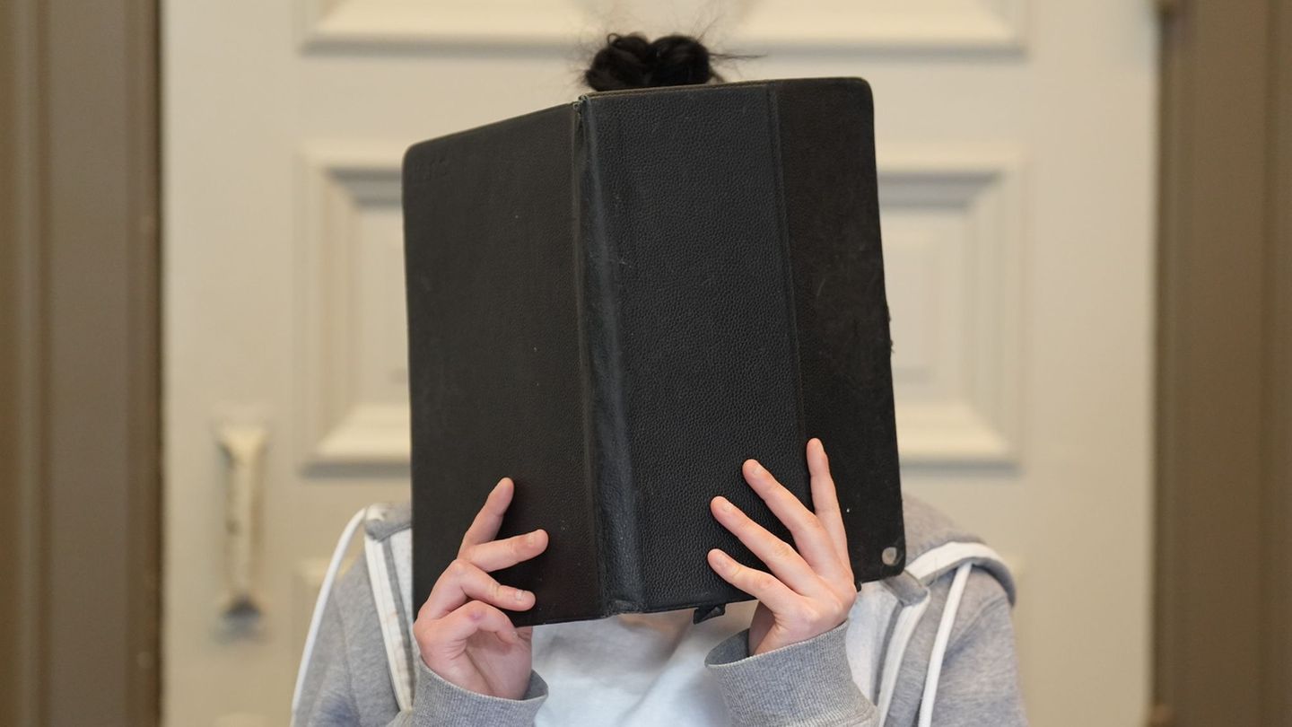 Die Angeklagte sitzt seit der Tat in Untersuchungshaft. Foto: Marcus Brandt/dpa