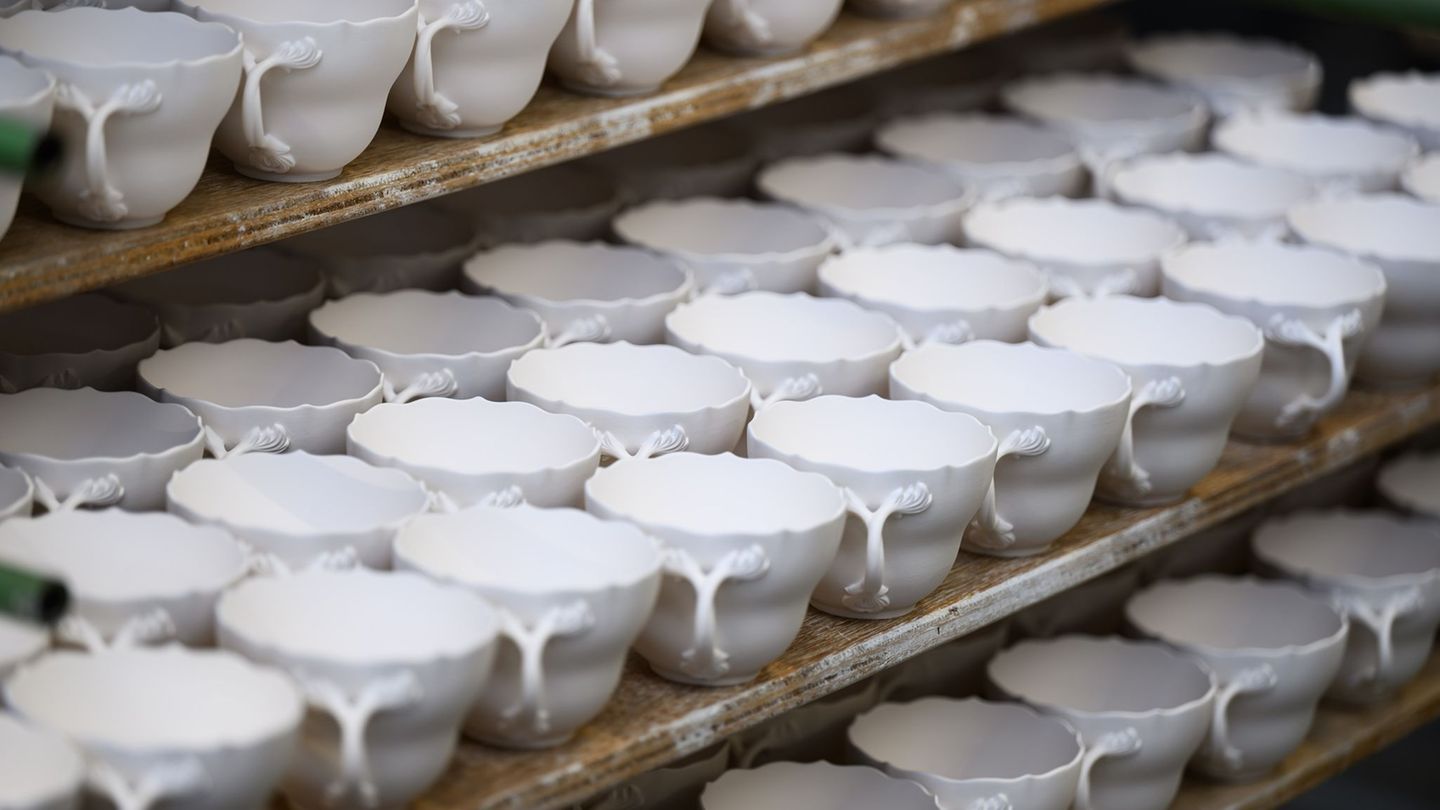 Die Herstellung des Porzellans in Sachsen soll über die Ländergrenze hinaus zum Kulturerbe werden. (Archivbild) Foto: Robert Mic