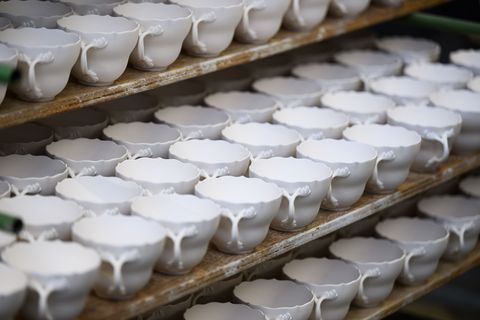 Die Herstellung des Porzellans in Sachsen soll über die Ländergrenze hinaus zum Kulturerbe werden. (Archivbild) Foto: Robert Mic