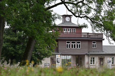 Die Stadt Weimar lehnt eine propalästinensische Kundgebung direkt an der Gedenkstätte Buchenwald ab. (Archivbild) Foto: Martin S