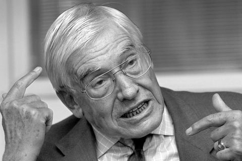 Christian Schwarz-Schilling trieb als Bundespostminister in den 80er Jahren die Breitbandverkabelung und die Entwicklung des Pri