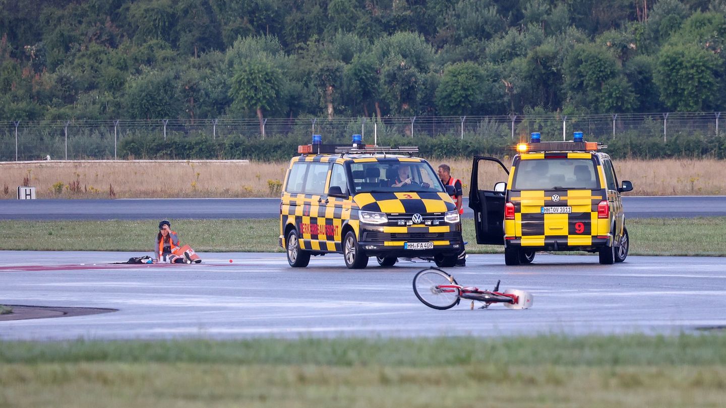 Fast vier Stunden lang konnte wegen der Klima-Blockade kein Flugzeug landen oder starten. (Archivbild) Foto: Bodo Marks/Bodo Mar
