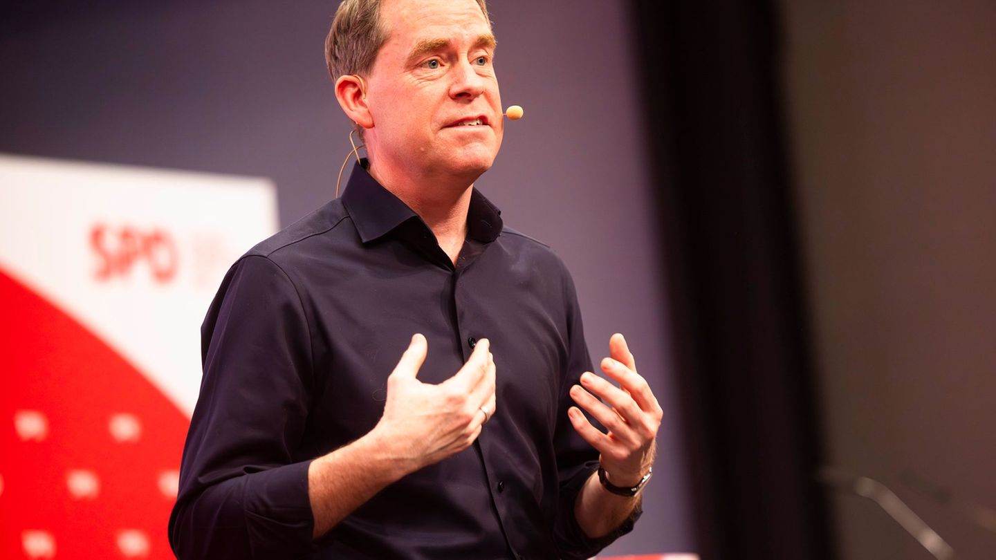 Kämpfer verurteilt Farbschmierereien an der SPD-Geschäftsstelle in Kiel. (Archivbild) Foto: Frank Molter/dpa