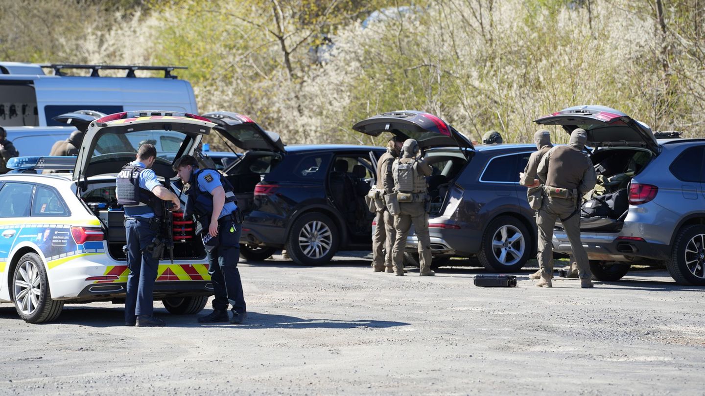 Eine Polizistin wurde bei der Schussabgabe leicht verletzt. Foto: Kevin Schößler/dpa