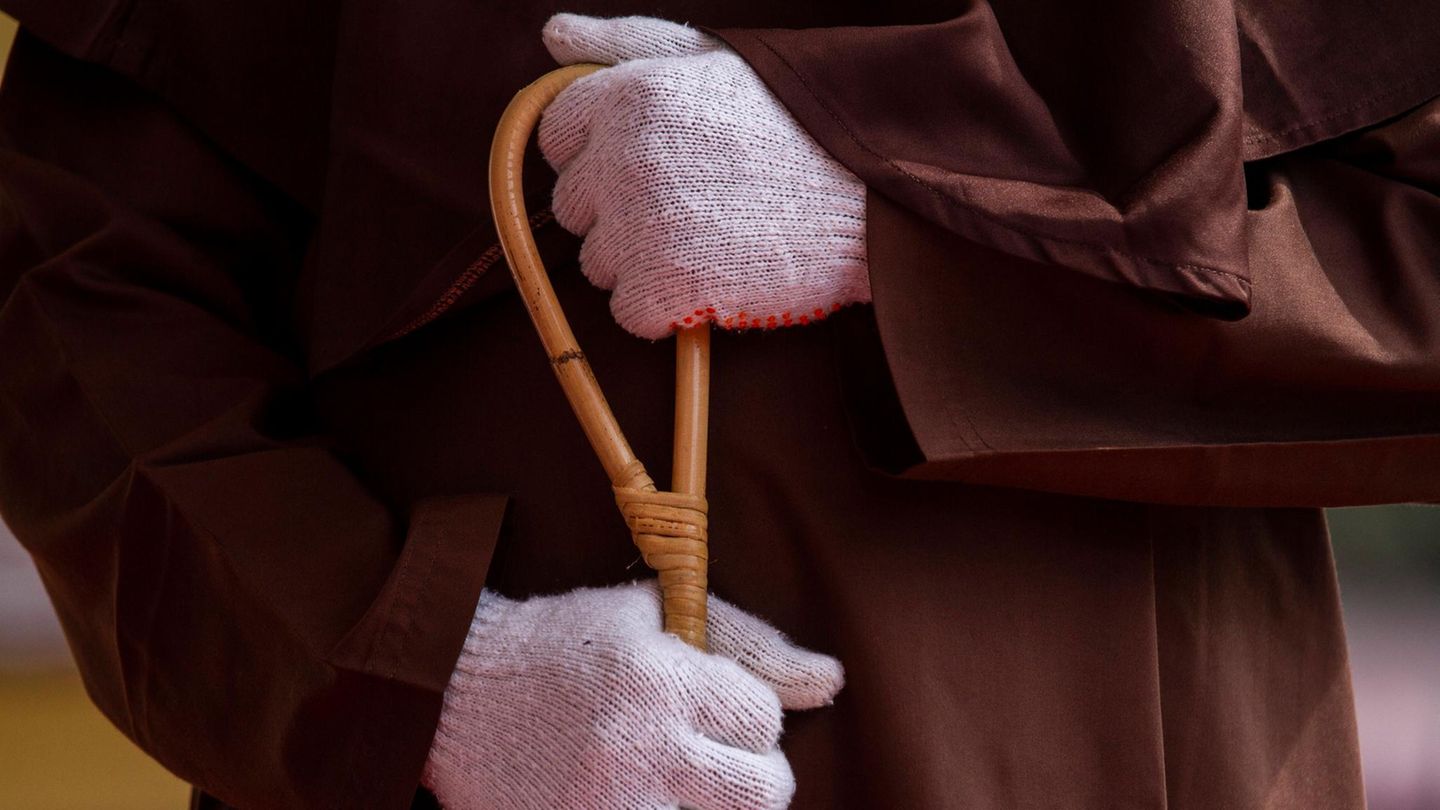 Scharia-Recht: Paar in Indonesien mit je 100 Stockhieben für außerehelichen Sex bestraft