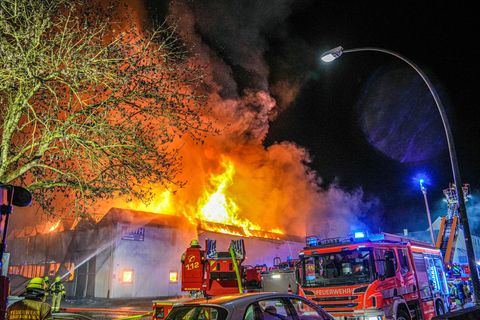 Die Feuerwehr war im Großeinsatz. Foto: Enrique Kaczor/onw-images/dpa