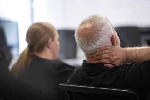 Beim Urteil brandete Applaus auf im Gerichtssaal. Foto: Marijan Murat/dpa