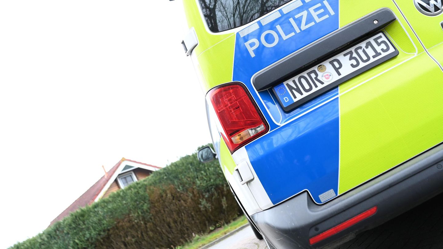 Ostfriesland: Polizei entdeckt vergrabene Leiche – Familie unter Verdacht