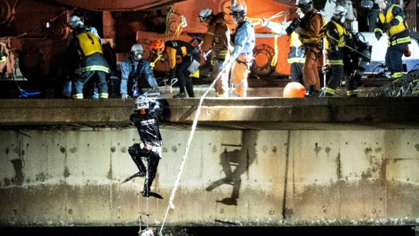 Riesiges Baugerüst stürzt ein - Zwei Tote