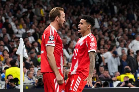 Harry Kane sein Tor zum 2:0 mit dem Kollegen Luis, der den ersten Treffer für den FC Bayern besorgte