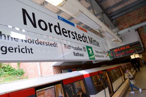 Vier Wochen lang sollen keine Züge auf der U1-Strecke zwischen Norderstedt Mitte und Garstedt verkehren. (Archivbild) Foto: Jona