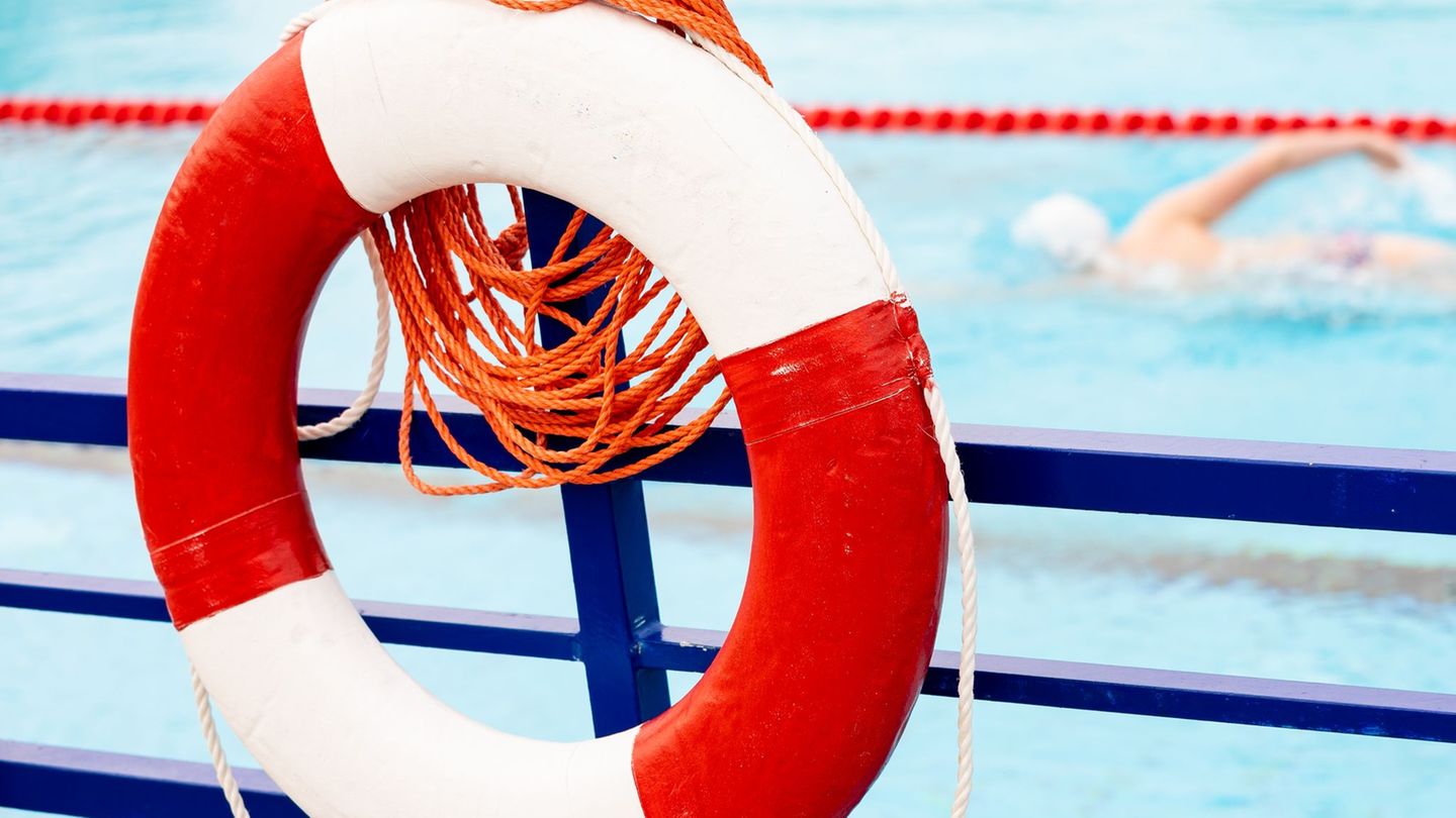 Es mangelt in Sachsen-Anhalt an Rettungsschwimmern - das könnte Folgen für die Besucher haben. (Symbolbild) Foto: Moritz Franken