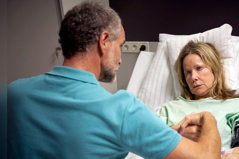 "Aus dem Leben": Sabine (Ann-Kathrin Kramer) arbeitet mit dem Logopäden Herr Sachs (Makke Schneider).