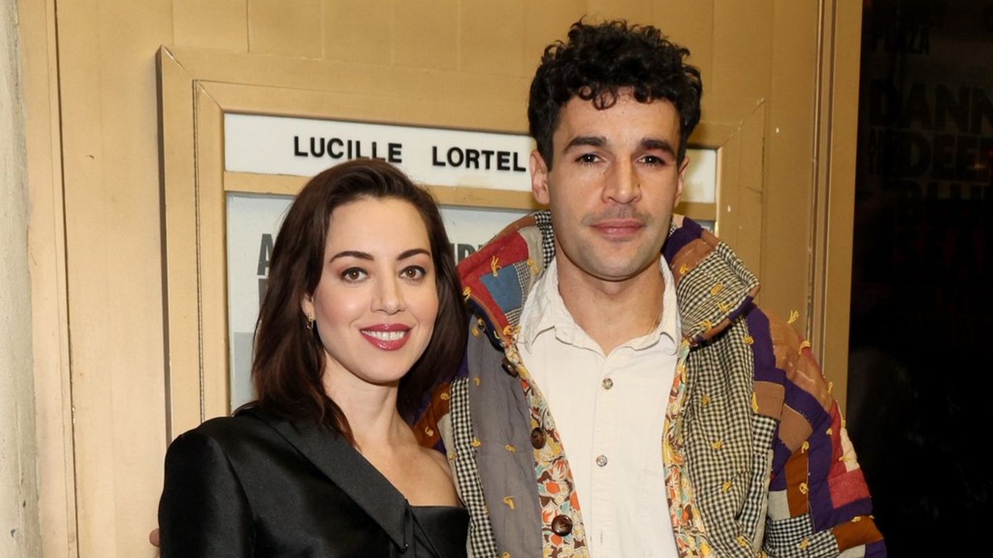 "The White Lotus"-Star Aubrey Plaza gründet nach dem tragischen Tod ihres Ehemannes nun mit ihrem Kollegen Chris Abbott eine F