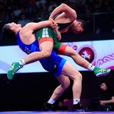 Bishkek, Kirgisistan. Nichts für schwache Menschen: Vom 6. bis 12. April finden die Asian Wrestling Championships statt. Hier schleudert der Kasache Nursultan Tursynov (l.) den Turkmenen Dovletmyrat Bayramov durch die Gegend.