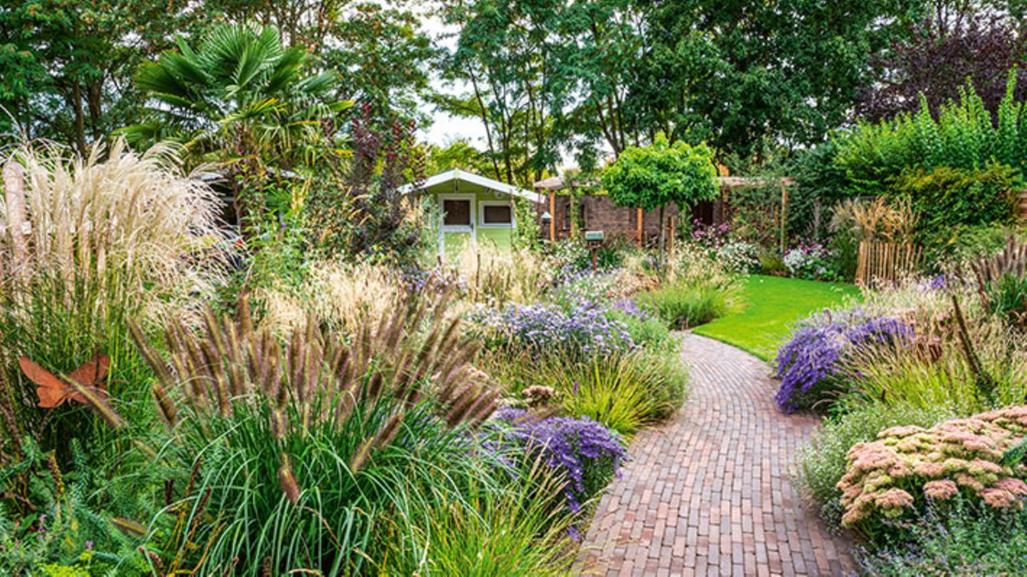 Ganz in der Farbwelt der Wimbledon Championships gehalten ist dieser Garten. Für einen Tenniscourt war leider kein Platz mehr.