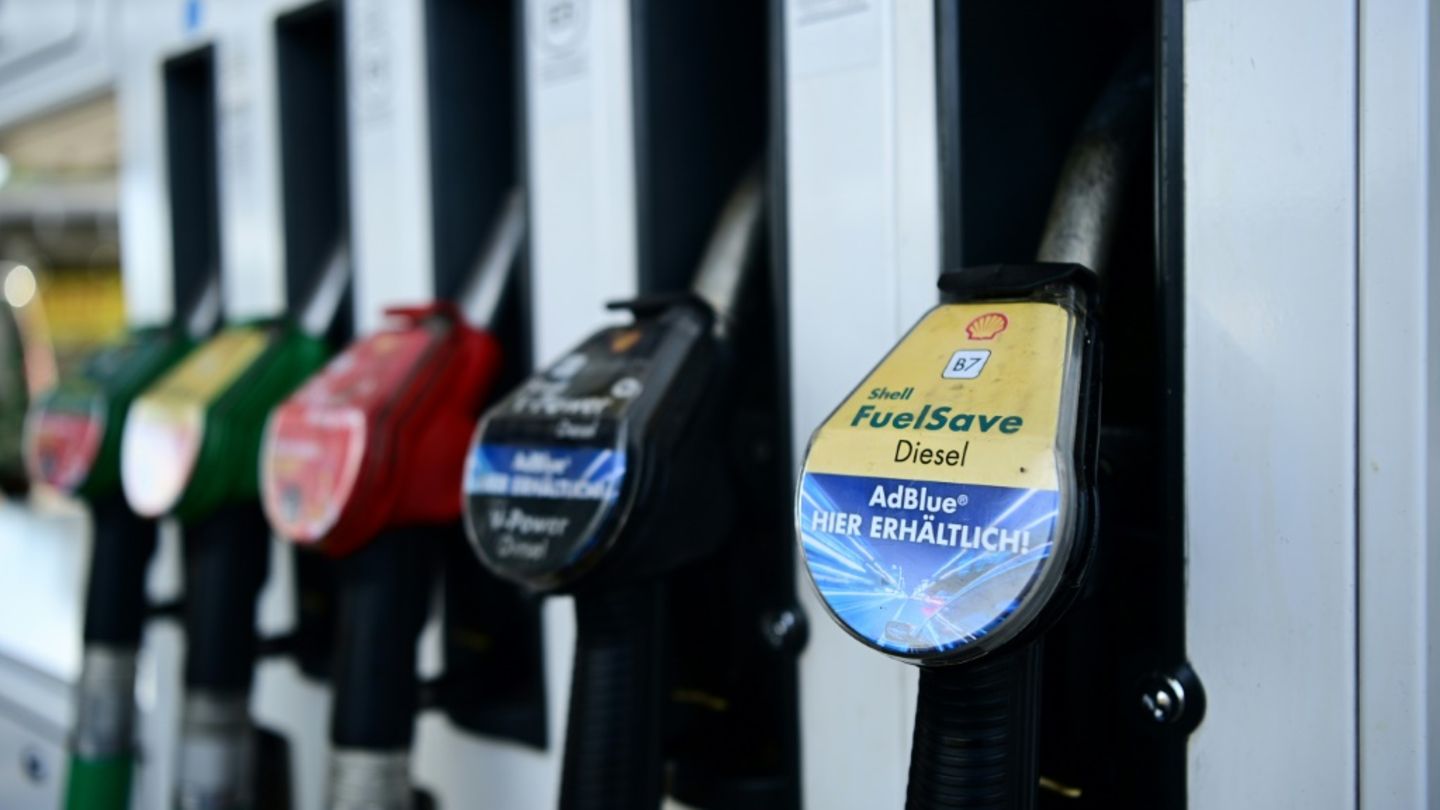 Zapfsäulen an einer Tankstelle