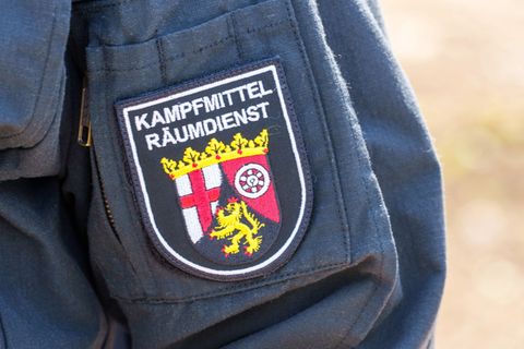 Der Blindgänger war bei Arbeiten im Rhein entdeckt worden. (Symbolbild) Foto: Andreas Arnold/dpa