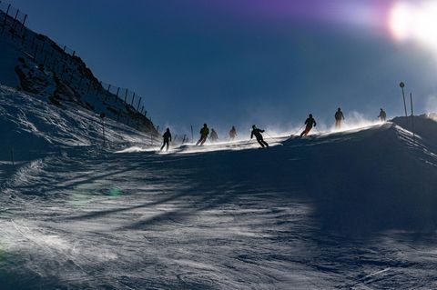 Die zwei Skifahrer in Österreich krachten mit hoher Geschwindigkeit zusammen (Symbolbild)