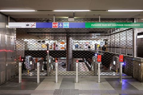 Die U-Bahnen in Nürnberg blieben wegen eines Warnstreiks im Depot. Foto: Daniel Karmann/dpa