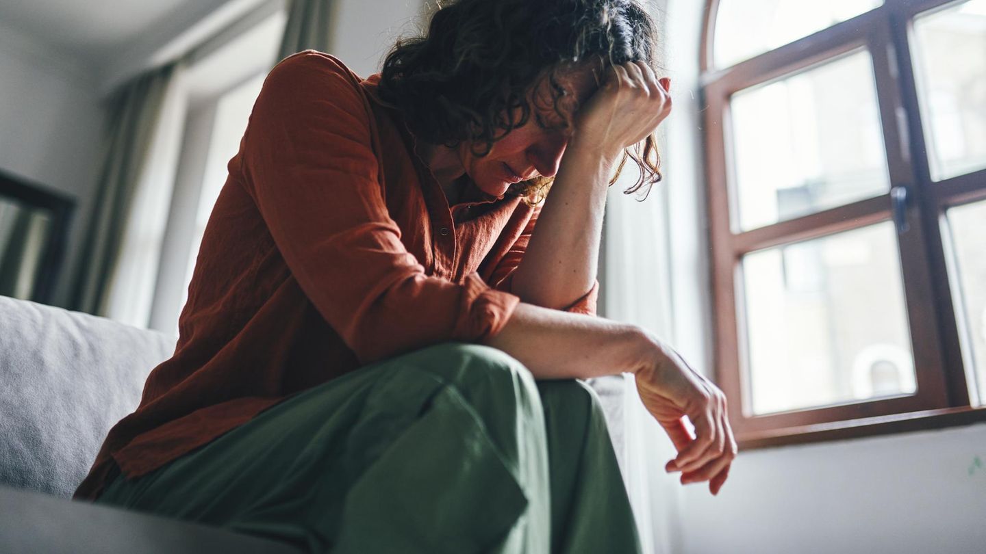 Burnout: Erschöpfte Frau