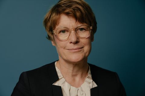 Veronika Grimm schaut gerade in die Kamera