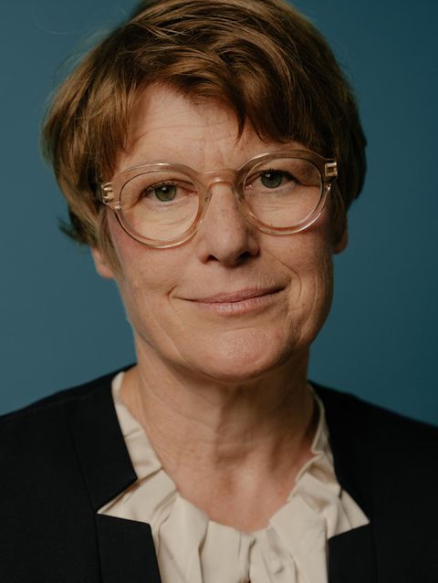 Veronika Grimm schaut gerade in die Kamera